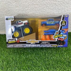 Monster Maniacs Switch Em’ Friction-Powered Monster Truck Set - White, Blue